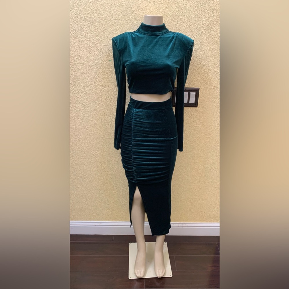 Shein Size Small Emerald Green Velvet 2pc Long Sleeve Crop Top & Midi Skirt Set